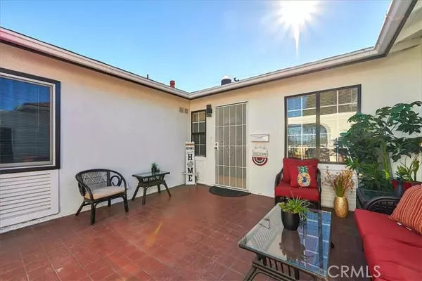 Huntington Beach, CA 92647,6372 Larchwood Drive