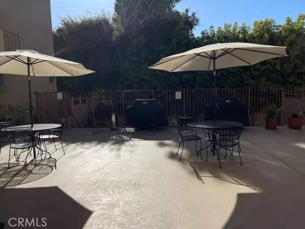 West Hollywood, CA 90069,837 N West Knoll Drive #301