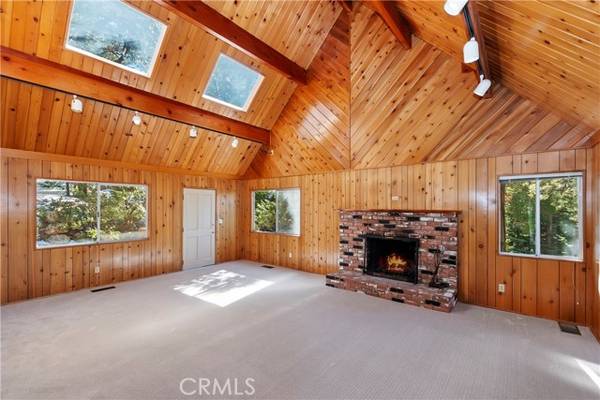 507 Pioneer Road, Lake Arrowhead, CA 92352