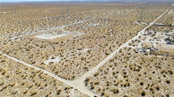 2 Sandstone, Phelan, CA 92371