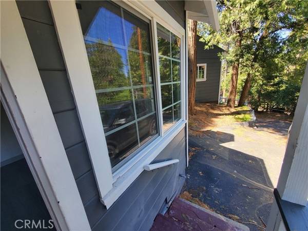 Crestline, CA 92325,23715 Scenic Drive #2