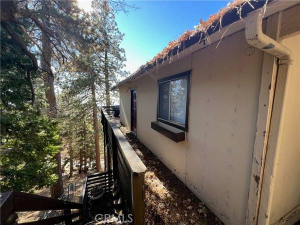 31603 Panorama Drive, Running Springs, CA 92382