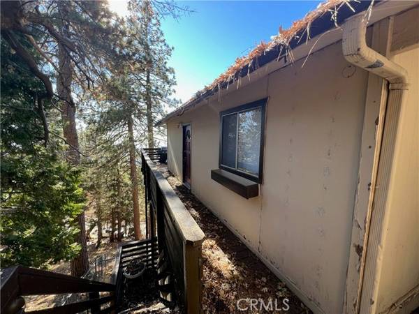 31603 Panorama Drive, Running Springs, CA 92382