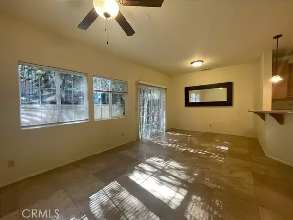 Redlands, CA 92374,93 Kansas Street #604