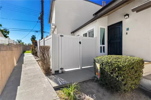 822 W Lambert Road #B, La Habra, CA 90631