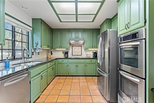 Lake Arrowhead, CA 92352,26150 Walnut Hills Drive
