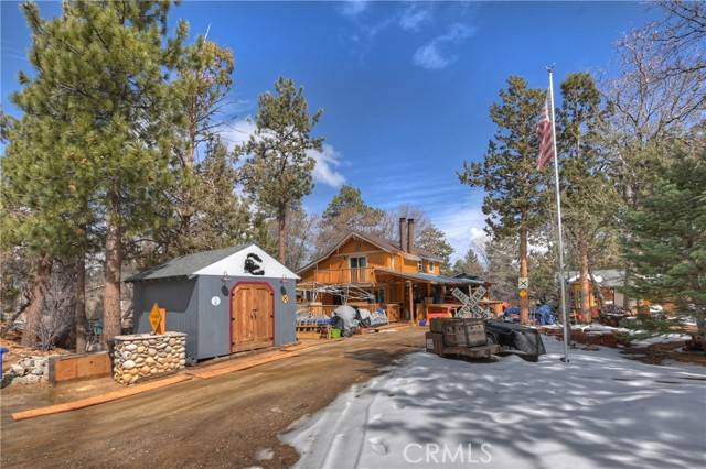 581 Highland Lane, Sugarloaf, CA 92386