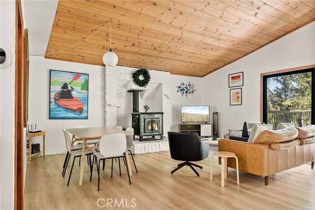1080 Chateau Drive, Crestline, CA 92325