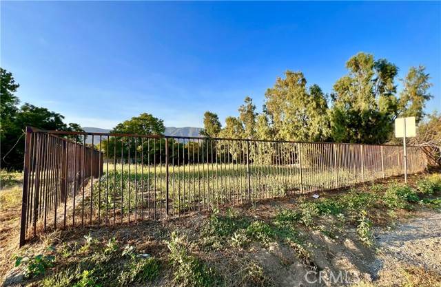 1040 W 48th, San Bernardino, CA 92407
