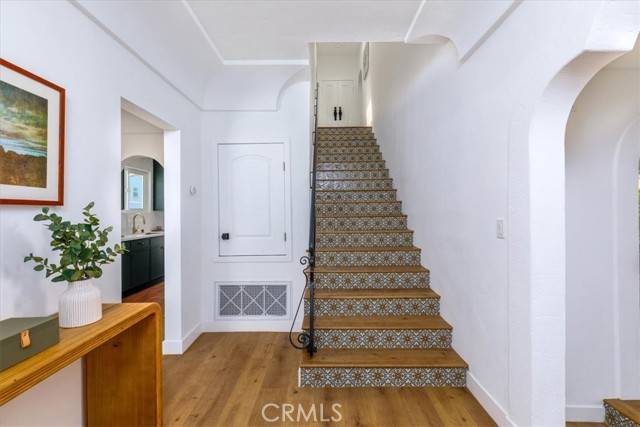 4325 9th Avenue, Los Angeles, CA 90008