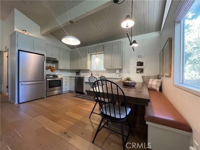 938 Balfrin Drive, Crestline, CA 92325
