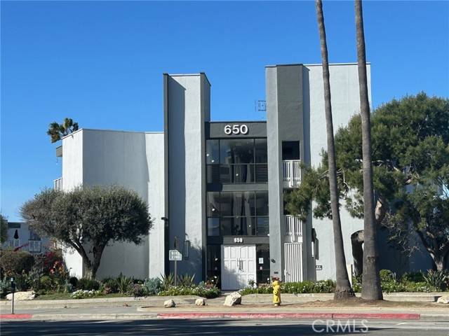 Redondo Beach, CA 90277,650 The Village #106