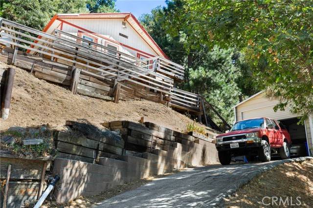 23034 Cedar Way, Crestline, CA 92325