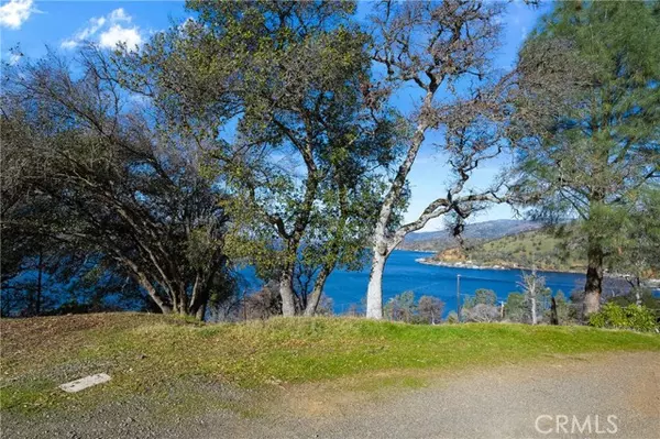 Clearlake, CA 95422,3031 Oak Crest