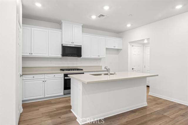 Ontario, CA 91761,3995 E Carmel Privado