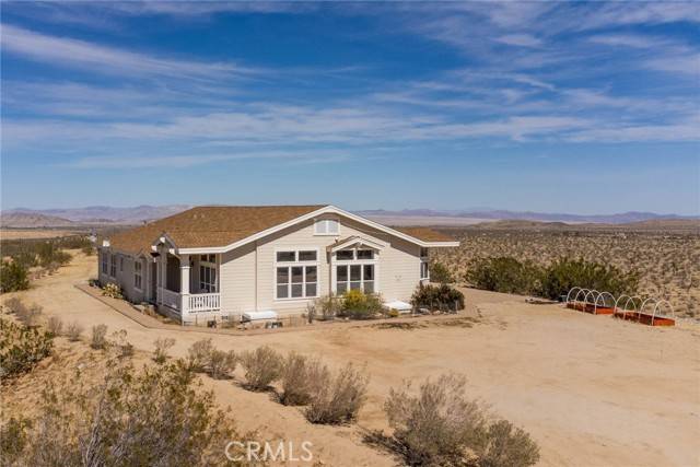 57120 Luna Vista Lane, Landers, CA 92285