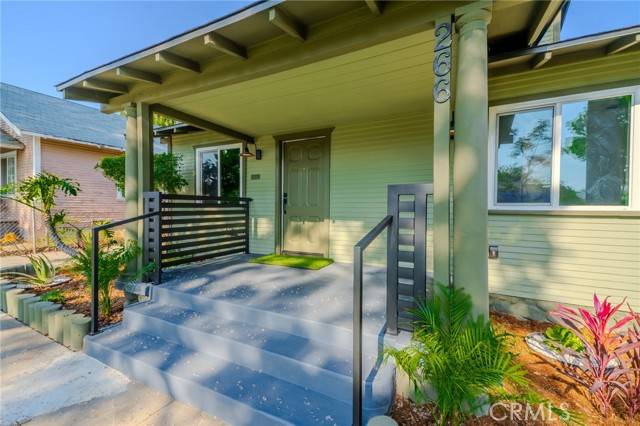 266 N 10th Avenue, Upland, CA 91786