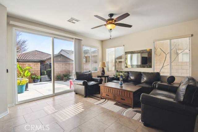 Fontana, CA 92336,5369 Parkside Way