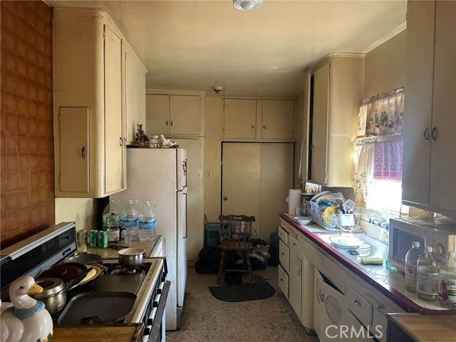 South Gate, CA 90280,2549 Kansas Avenue