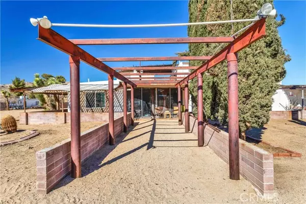 Joshua Tree, CA 92252,5345 Sunburst Street