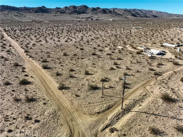 Joshua Tree, CA 92252,64085 Desert Trail