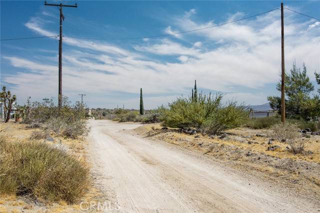 1726 Wamego, Yucca Valley, CA 92284