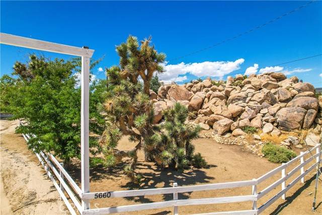 5660 Rowell Road, Yucca Valley, CA 92284