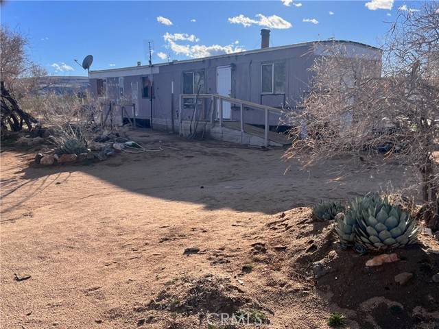 735 Wamego Trail, Yucca Valley, CA 92284