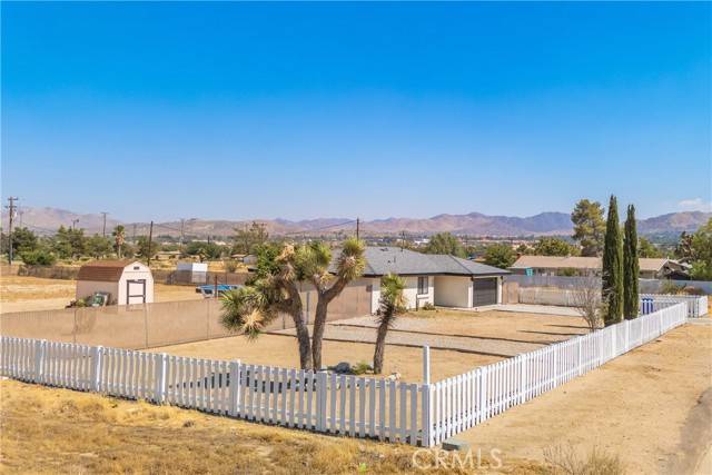 6989 Cholla Avenue, Yucca Valley, CA 92284