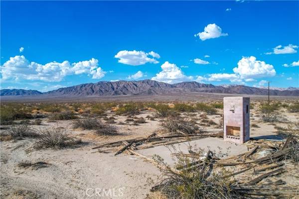 6 Pole Line, 29 Palms, CA 92277