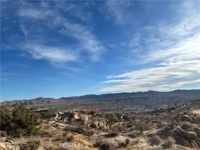 Yucca Valley, CA 92284,57378 Bandera