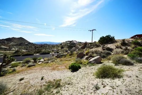 Yucca Valley, CA 92284,5996 Buena Suerte