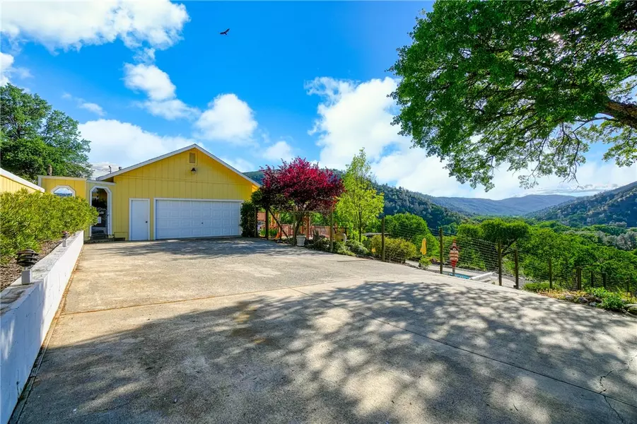 1898 New Long Valley Road, Clearlake Oaks, CA 95423