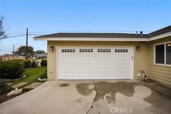 Huntington Beach, CA 92647,15882 Willett Lane