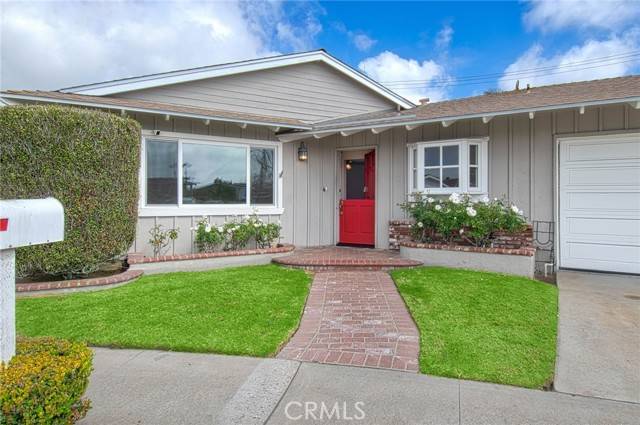 418 Ogle Circle, Costa Mesa, CA 92627