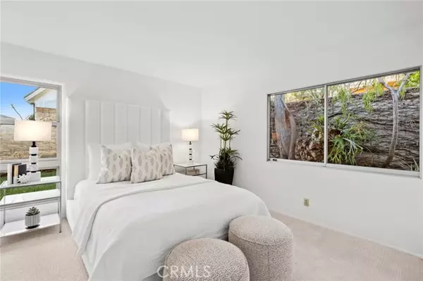 Laguna Beach, CA 92651,933 Emerald Bay