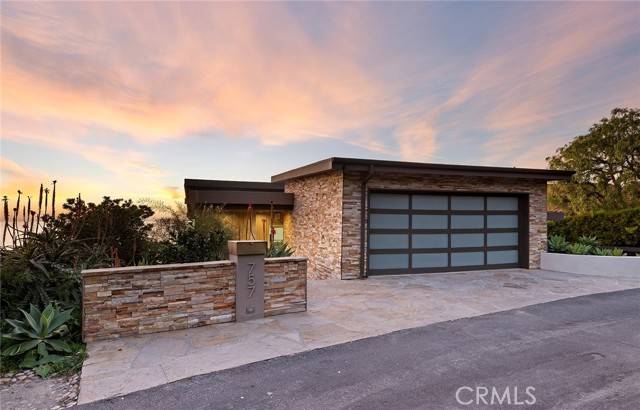 757 Coast View Drive, Laguna Beach, CA 92651