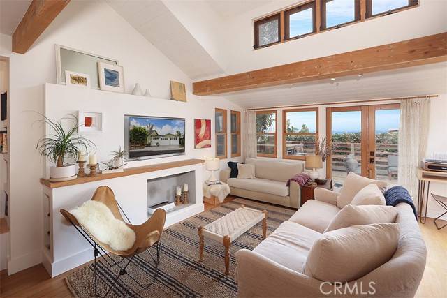 Laguna Beach, CA 92651,667 Glenneyre Street