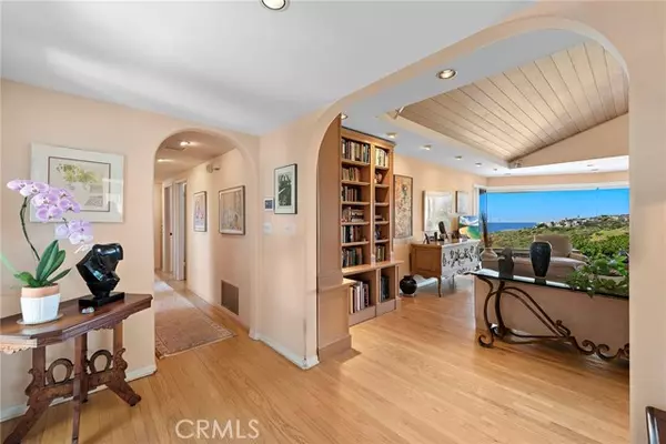 Laguna Beach, CA 92651,2060 Temple Hills Drive