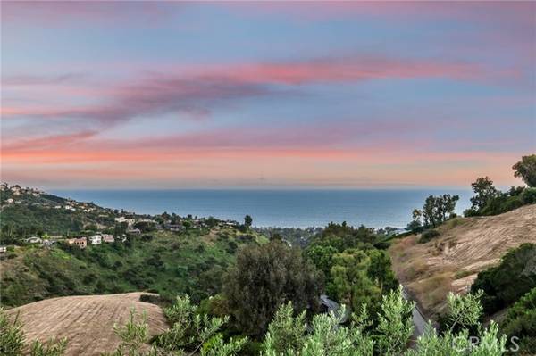 Laguna Beach, CA 92651,2095 Temple Hills Drive