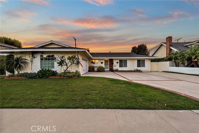 2829 Europa Drive, Costa Mesa, CA 92626