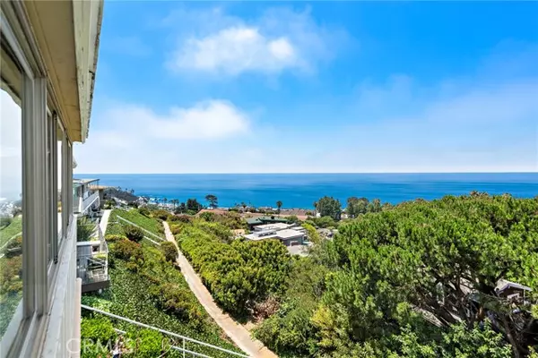 Laguna Beach, CA 92651,21662 Ocean Vista Drive #D