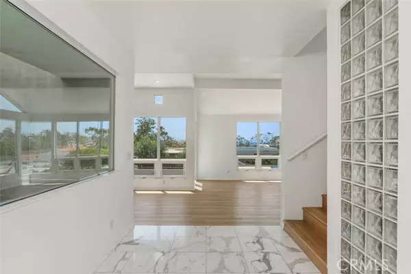 Laguna Beach, CA 92651,388 Loma Terrace