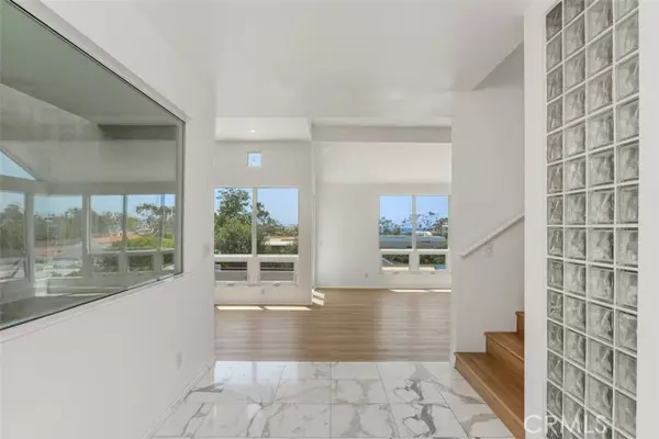 Laguna Beach, CA 92651,388 Loma Terrace