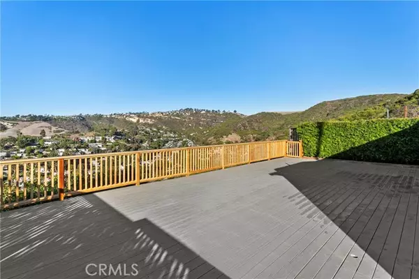 Laguna Beach, CA 92651,984 Summit Drive