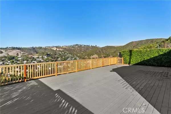 Laguna Beach, CA 92651,984 Summit Drive