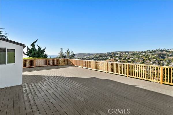 Laguna Beach, CA 92651,984 Summit Drive