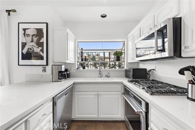 Corona Del Mar, CA 92625,718 Marguerite Avenue