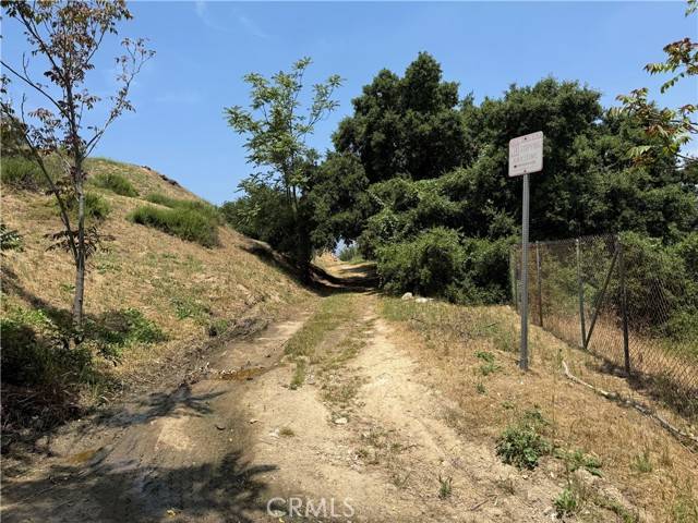 2 Oak Bend Dr, Tujunga, CA 91042