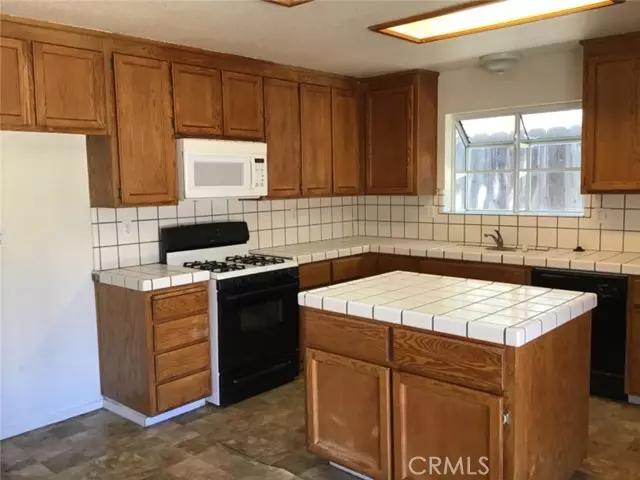 1043 Santa Barbara Street, Los Banos, CA 93635